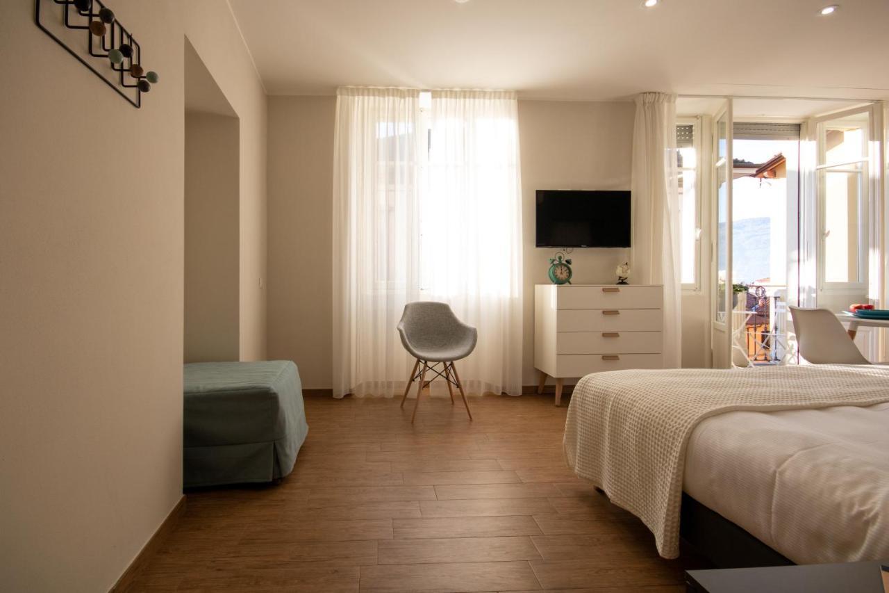Aqualago Casa Vacanze Apartment D แวร์บาเนีย ภายนอก รูปภาพ