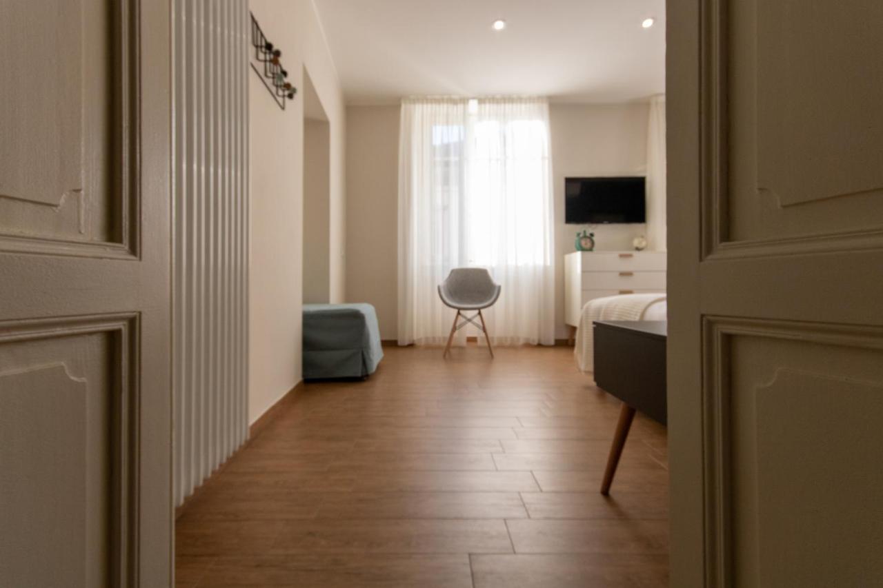 Aqualago Casa Vacanze Apartment D แวร์บาเนีย ภายนอก รูปภาพ
